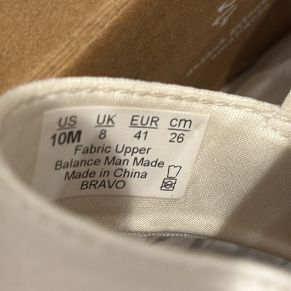 NIB Bzees Bravo Sandal in Bright White Sz 10M - Picture 9 of 12